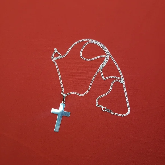 925 sterling silver cross pendant and 925 silver chain - Picture 4 of 13